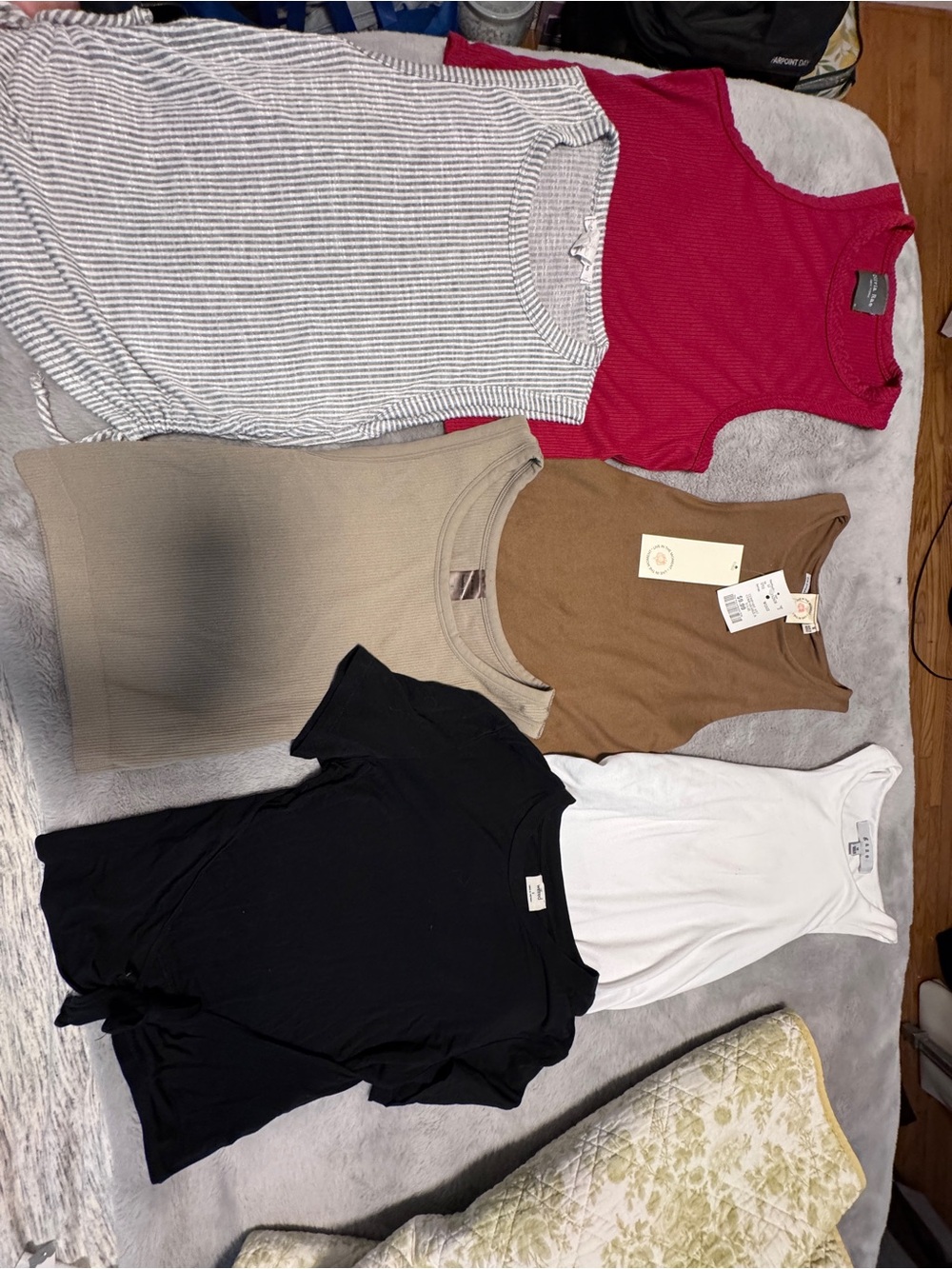 Aritzia & Winners Tank Top & Tee Bundle Basics Ribbed S M